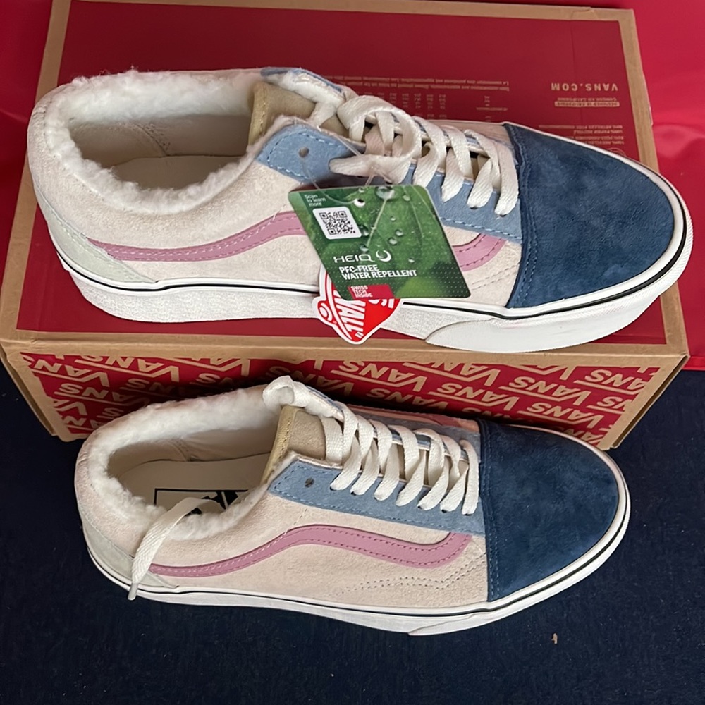 Vans Old Skool Stacked 
Pig Suede/Sherpa Multi Co
VNOA7Q5MMUL
WMNS Platforms - Picture 3 of 16